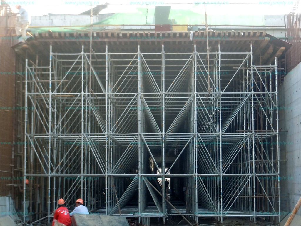 “承插型盤(pán)扣式腳手架，搭建好助手，效率有保障”